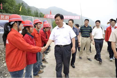 中國國土資源部副部長汪民到四川省蜀通建設(shè)集團(tuán)施工現(xiàn)場視察